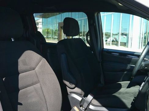 Used 2019 Dodge Grand Caravan SE image 10