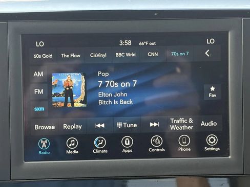 Used 2018 Chrysler Pacifica Touring-L FWD image 20