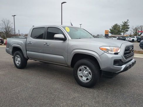 Used 2019 Toyota Tacoma SR w/ SR Convenience Package image 2