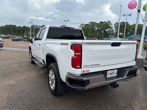 Used 2025 Chevrolet Silverado 2500 LTZ w/ LTZ Convenience Package image 6