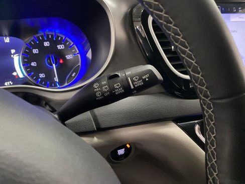 Used 2024 Chrysler Pacifica Touring-L image 22