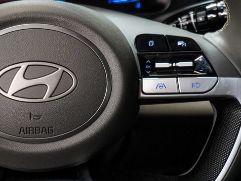 Used 2025 Hyundai Elantra Sport FWD image 13