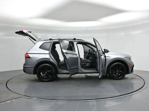 Used 2023 Volkswagen Tiguan SE R-Line image 4