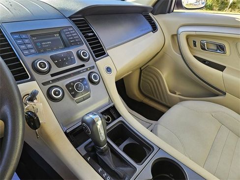 Used 2018 Ford Taurus SE image 20
