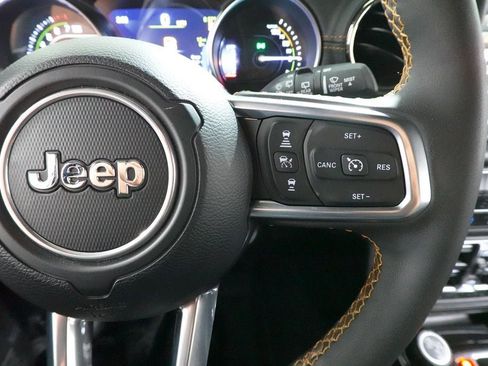 Used 2023 Jeep Wrangler Unlimited Sahara AWD/4WD image 14