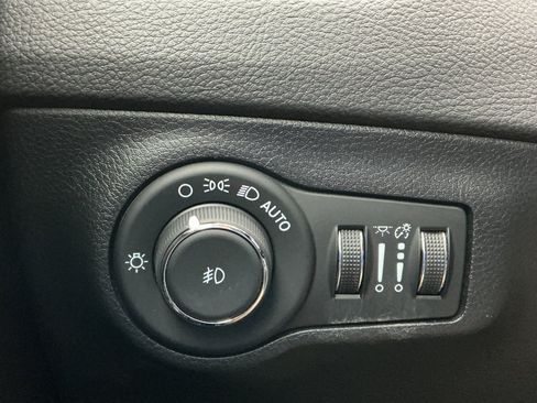 Used 2021 Jeep Compass Limited AWD/4WD image 38
