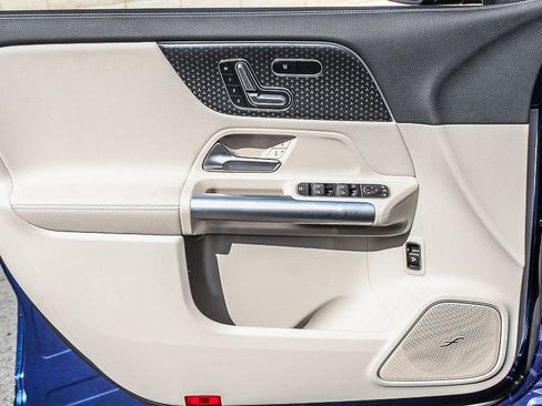 Certified 2025 Mercedes-Benz GLA 250 4MATIC image 24