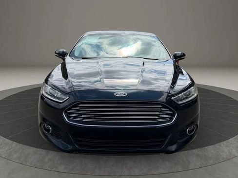 Used 2014 Ford Fusion SE w/ Equipment Group 202A image 2