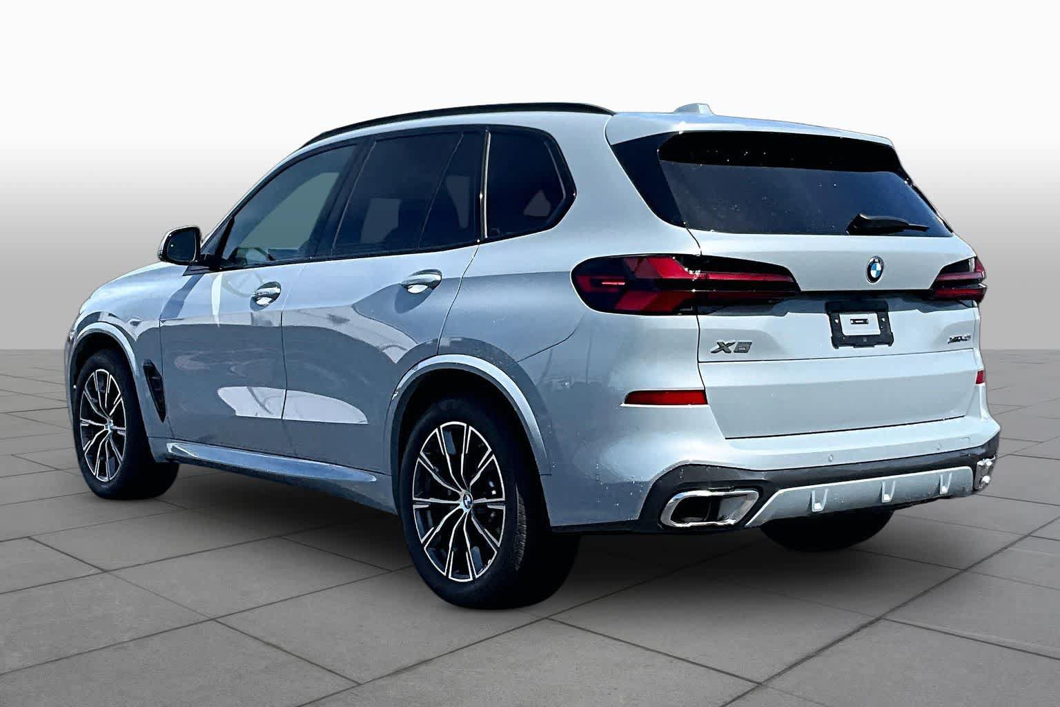Used 2026 BMW X5 xDrive40i w/ M Sport Package AWD/4WD image 11