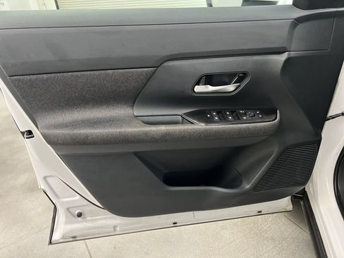 Used 2025 Nissan Kicks SV AWD/4WD image 14