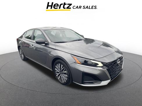 Used 2025 Nissan Altima 2.5 SV image 1