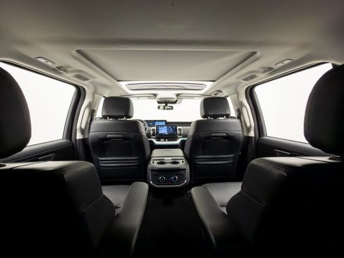 Used 2025 Ford Expedition Max Platinum image 11