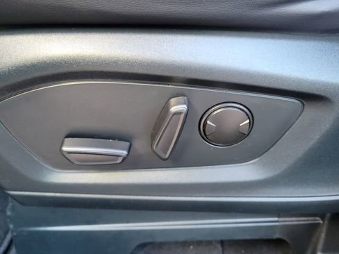 Used 2022 Ford Explorer XLT w/ Equipment Group 202A image 13