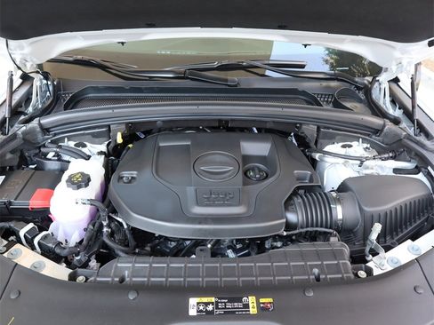 Used 2023 Jeep Grand Cherokee Overland w/ Luxury Tech Group IV image 24