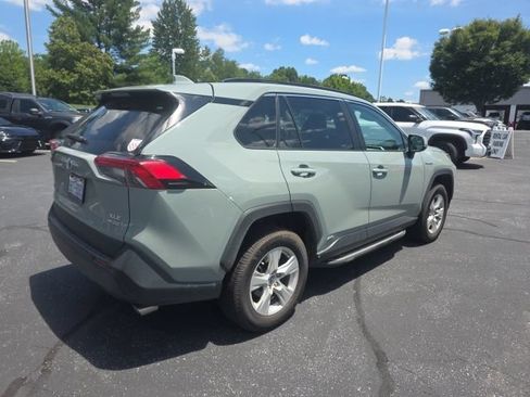 Used 2019 Toyota RAV4 XLE AWD/4WD image 8