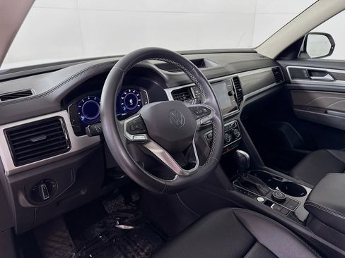 Certified 2023 Volkswagen Atlas SE w/ Panoramic Sunroof Package image 4