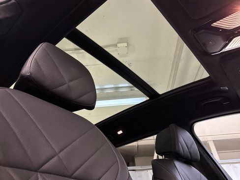 Used 2024 BMW X7 xDrive40i w/ M Sport Package AWD/4WD image 25