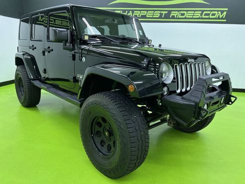 Used 2016 Jeep Wrangler Unlimited Sahara w/ Connectivity Group AWD/4WD image 2