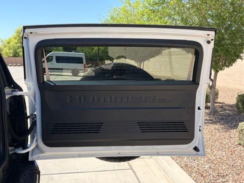 Used 2025 GMC Hummer EV 2X image 12