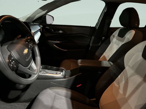 Used 2024 Chevrolet Trax LS w/ LS Convenience Package image 8