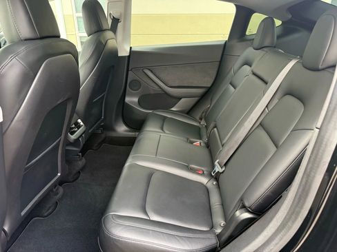 Used 2021 Tesla Model Y Long Range image 16