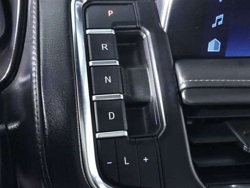 Used 2022 Chevrolet Suburban Z71 w/ Luxury Package image 27