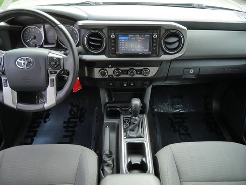 Certified 2019 Toyota Tacoma SR5 AWD/4WD image 11