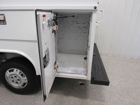Used 2016 RAM ProMaster 2500 w/ Premium Appearance Group FWD image 22