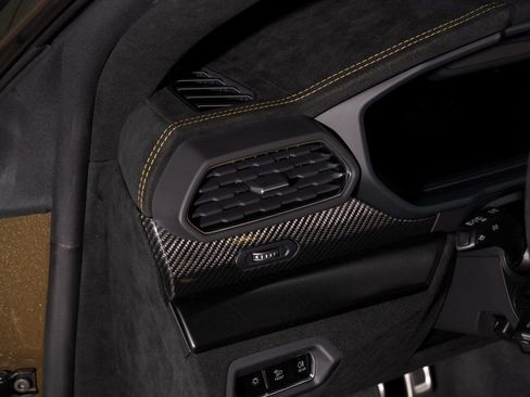 Used 2024 Lamborghini Urus Performante AWD/4WD image 20