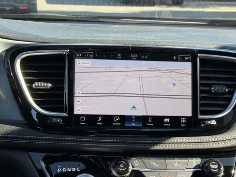 New 2026 Chrysler Pacifica Limited w/ Uconnect Theater Family Group FWD image 4