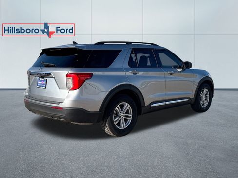 Used 2022 Ford Explorer XLT image 6