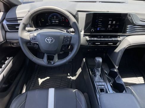 Used 2025 Toyota Camry SE FWD image 10