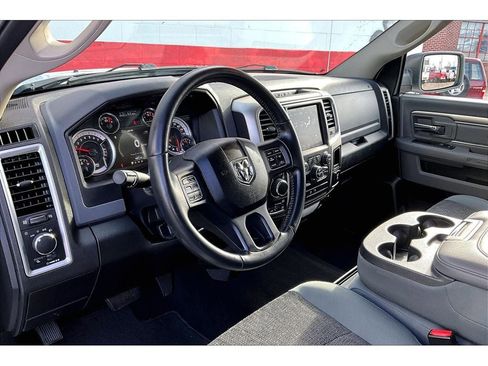 Used 2019 RAM 1500 Classic SLT w/ Luxury Group image 14