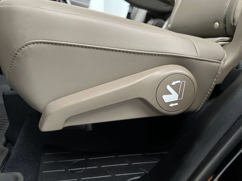 Used 2022 Lexus GX 460 Premium w/ Accessory Package AWD/4WD image 18