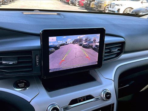 Used 2023 Ford Explorer XLT image 14