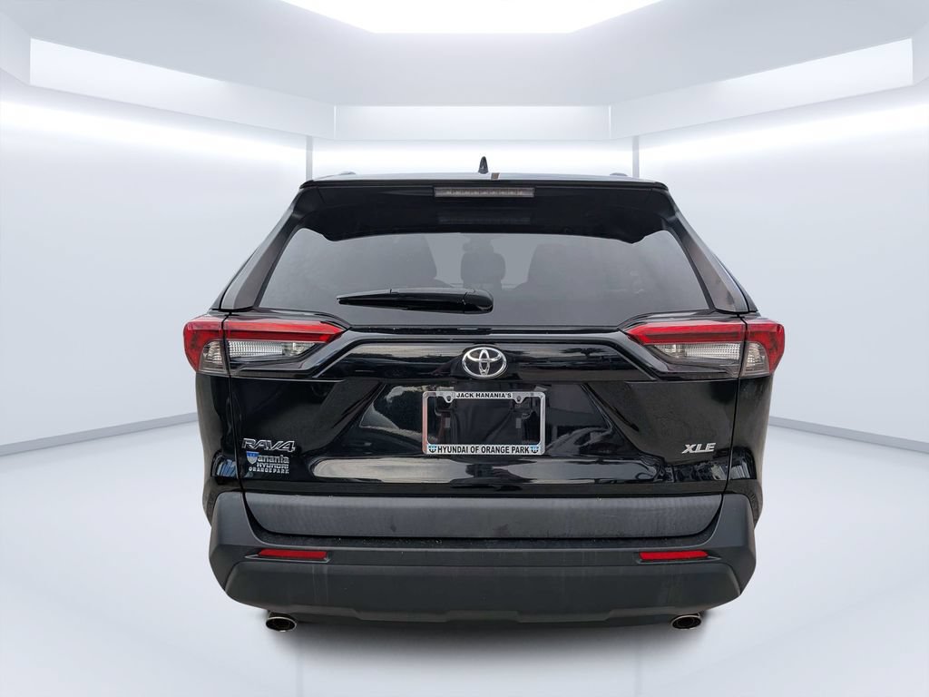Used 2022 Toyota RAV4 XLE w/ Convenience Package FWD image 5