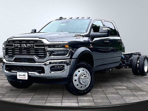 New 2026 RAM 5500 Tradesman w/ Chrome Appearance Group AWD/4WD image 3