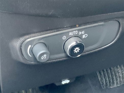 Used 2023 Chevrolet Equinox LT image 17