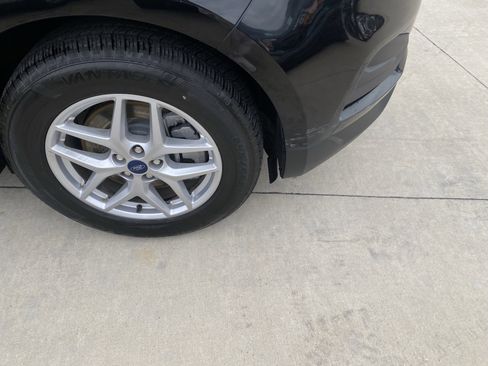 Used 2021 Ford Edge SE image 4