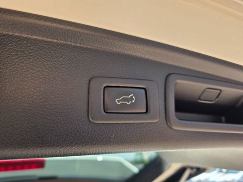 Used 2016 Subaru Forester 2.5i Touring w/ Popular Package #2 AWD/4WD image 19