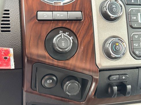 Used 2015 Ford F350 Lariat w/ Lariat Ultimate Package AWD/4WD image 28