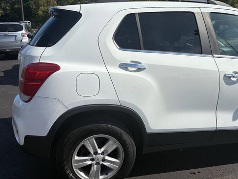 Used 2017 Chevrolet Trax LT w/ LT Convenience Package image 3