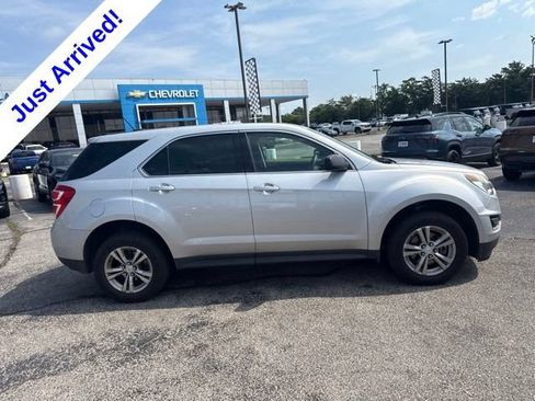 Used 2017 Chevrolet Equinox LS FWD image 2