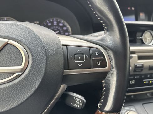 Used 2016 Lexus ES 350 w/ Premium Package w/Wood Trim FWD image 10