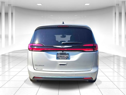 New 2026 Chrysler Pacifica Select FWD image 4