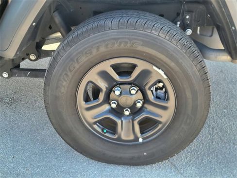 Used 2023 Jeep Gladiator Sport w/ Trailer Tow Package image 7