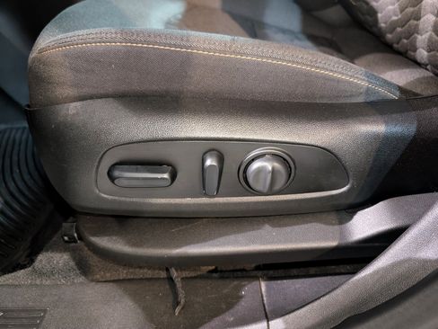 Used 2018 Chevrolet Equinox LT FWD image 15