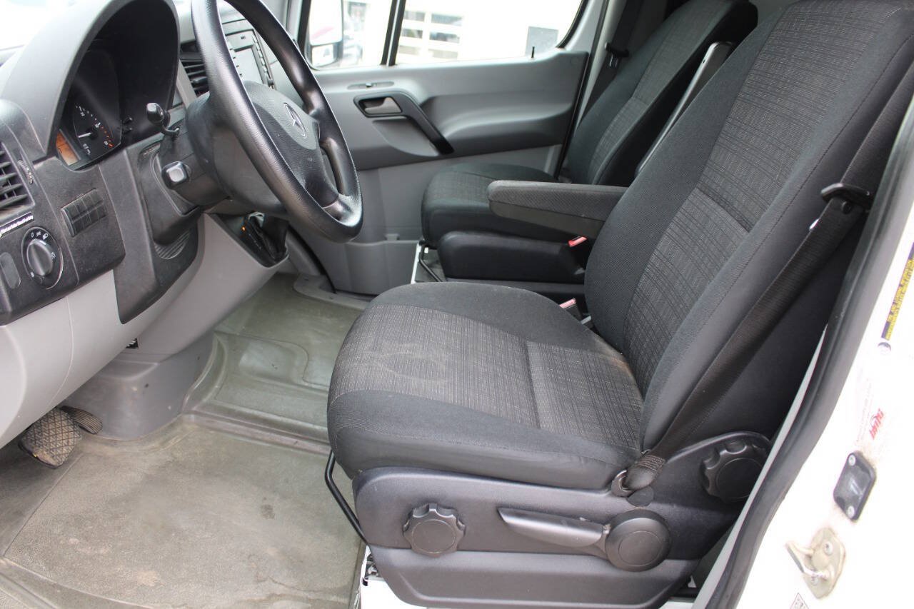 Used 2015 Mercedes-Benz Sprinter 2500 image 10