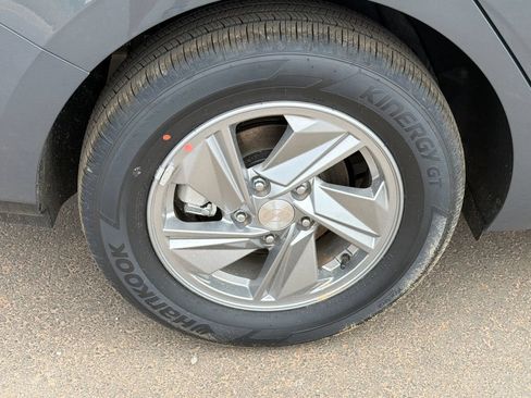 New 2026 Hyundai Elantra SE FWD image 18