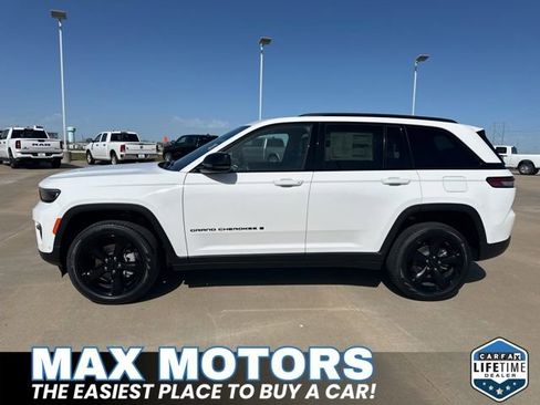 Used 2024 Jeep Grand Cherokee Limited w/ Luxury Tech Group II AWD/4WD image 3